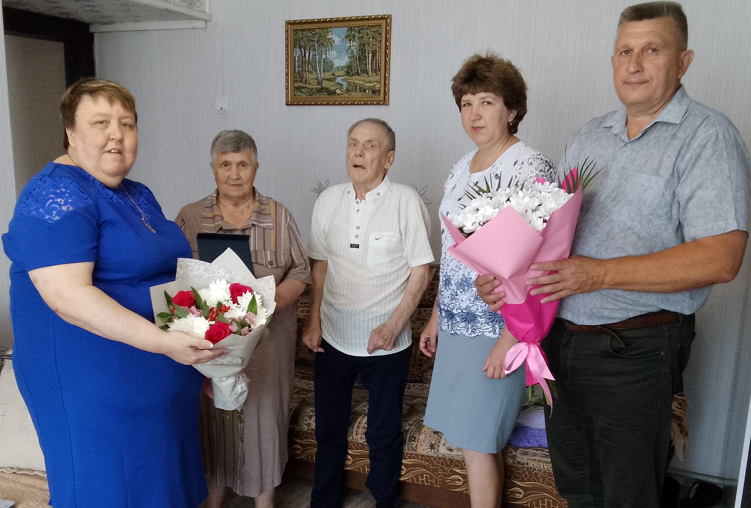 Семье Ершовых вручили медаль «За любовь и верность» | 07.07.2023 | Новости  Пучежа - БезФормата